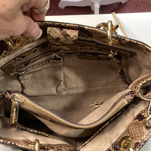 Michael Kors Cynthia Python Embossed Leather Satchel/Crossbody EXCELLENT COND - Picture 8 of 12